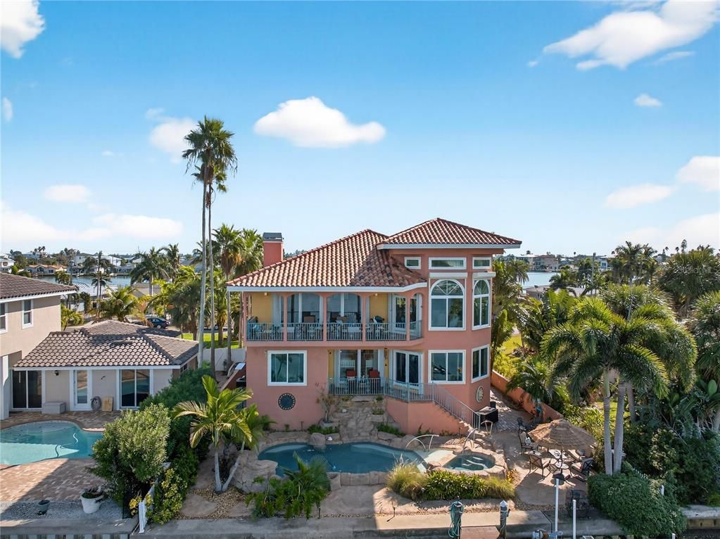 Exterior, Facade, Pool, Mediterranean