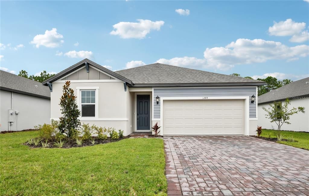 Attached, Exterior, Facade, Ranch