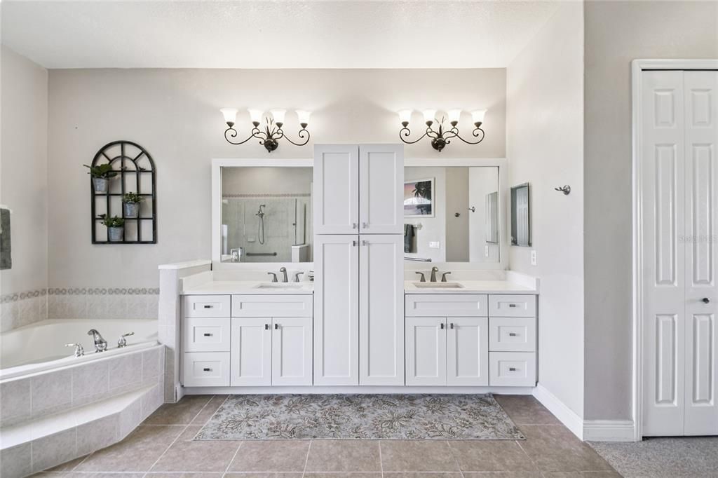 Bathroom, Dual Sink Vanities, Interior