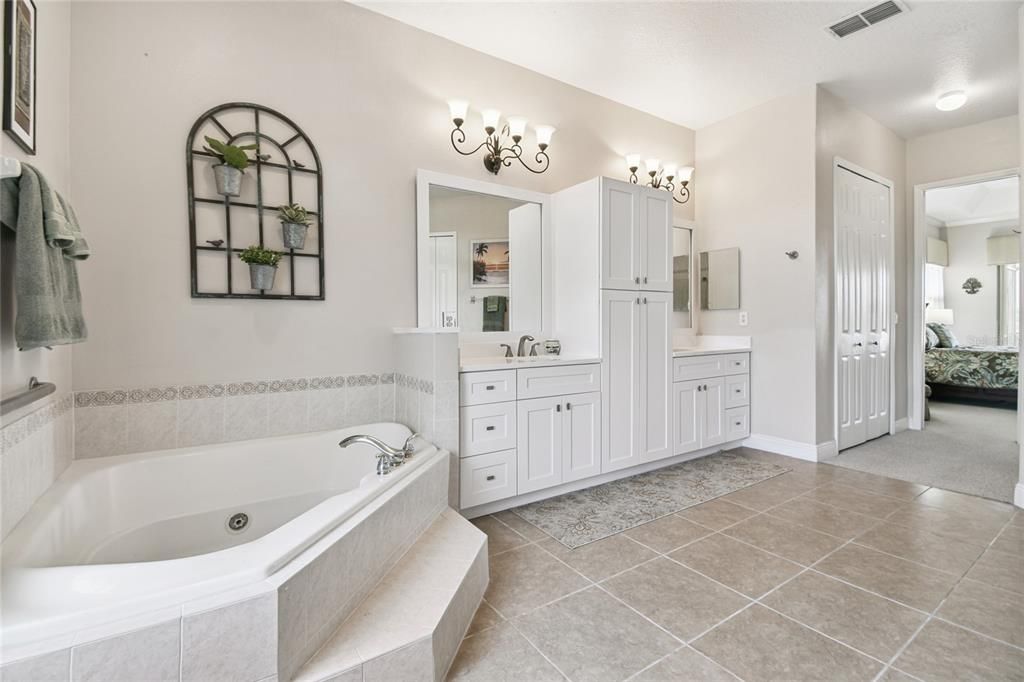 Bathroom, Dual Sink Vanities, Interior