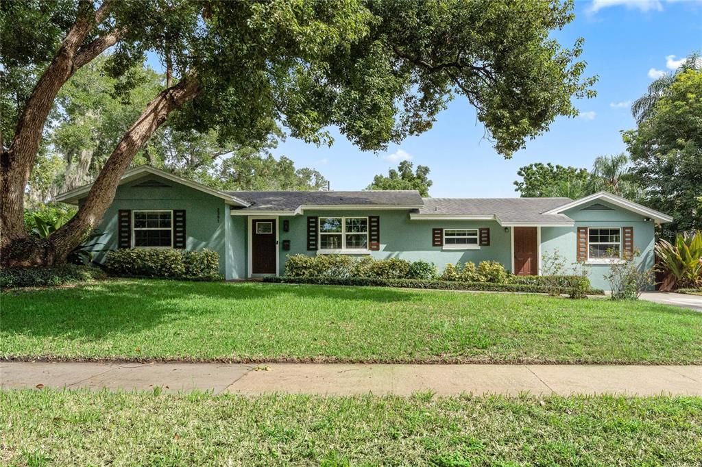 Exterior, Facade, Ranch