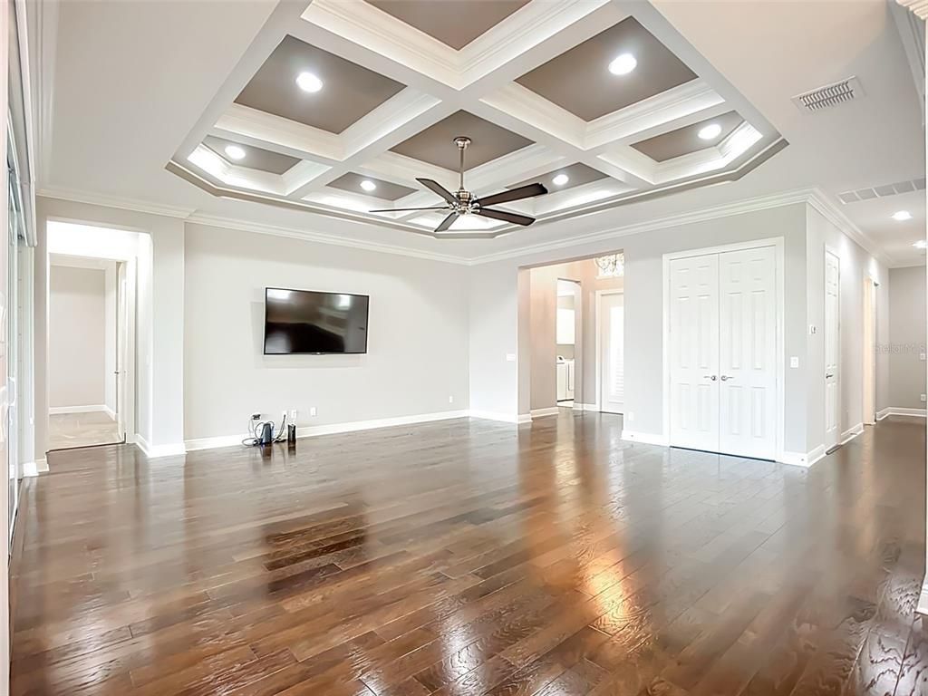 Empty room, Interior, Recessed Lighting, Wood Texture Flooring