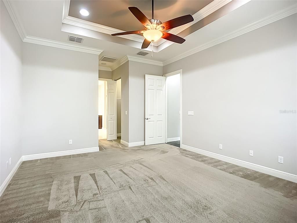 Empty room, Interior, Recessed Lighting
