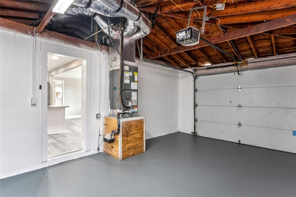 Garage, Interior, Wooden Beams