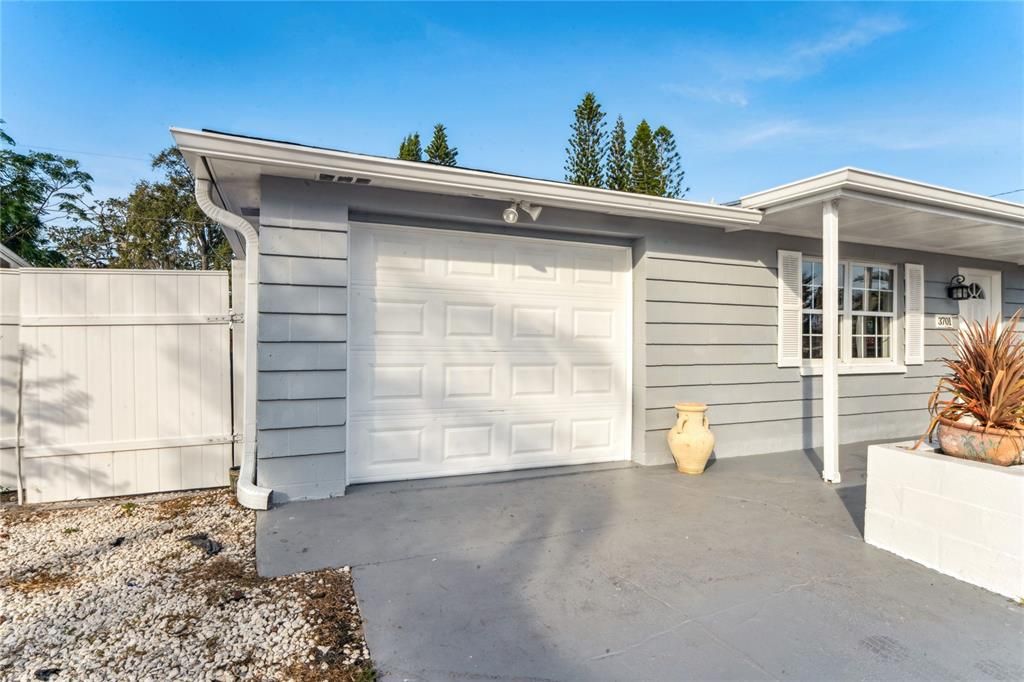 Detached Garage, Exterior