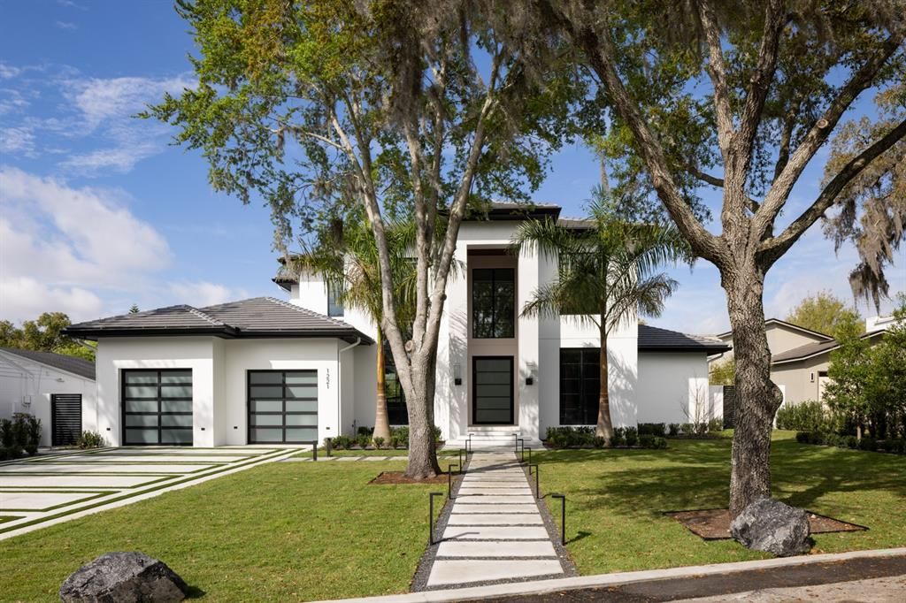 Attached, Exterior, Facade, Ranch