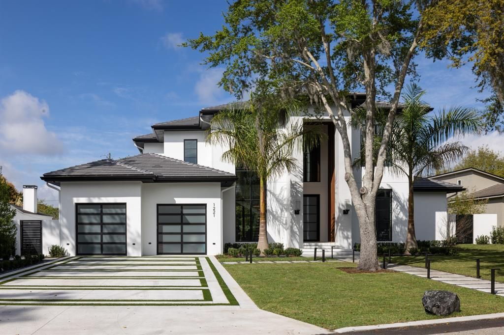 Attached, Exterior, Facade, Modern