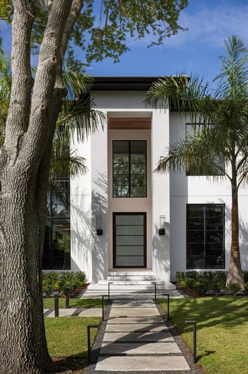 Exterior, Facade, Modern