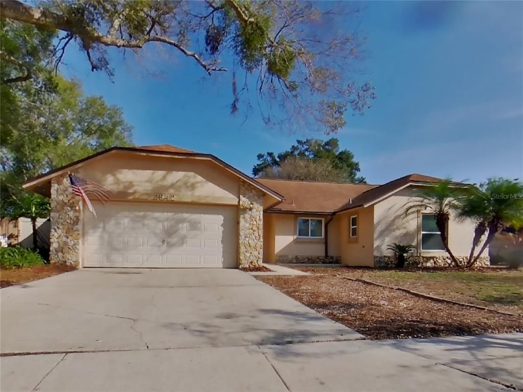 Attached, Exterior, Facade, Ranch