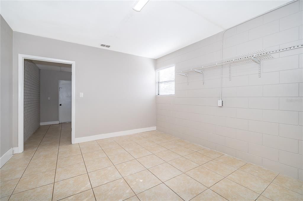 Empty room, Interior