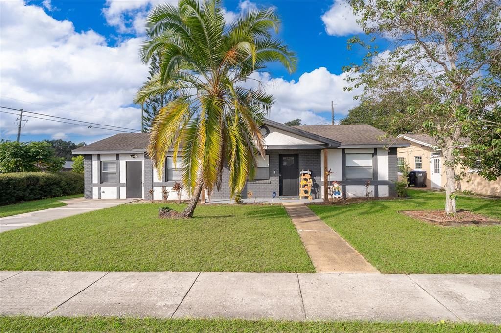 Backyard, Exterior, Facade, Ranch