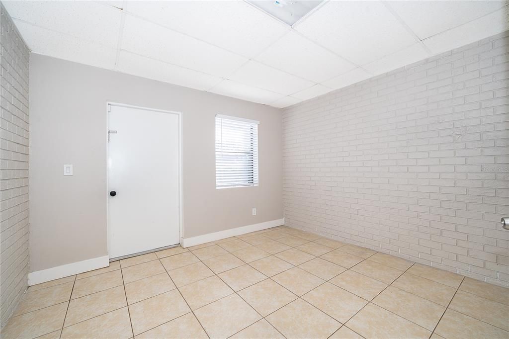 Empty room, Interior