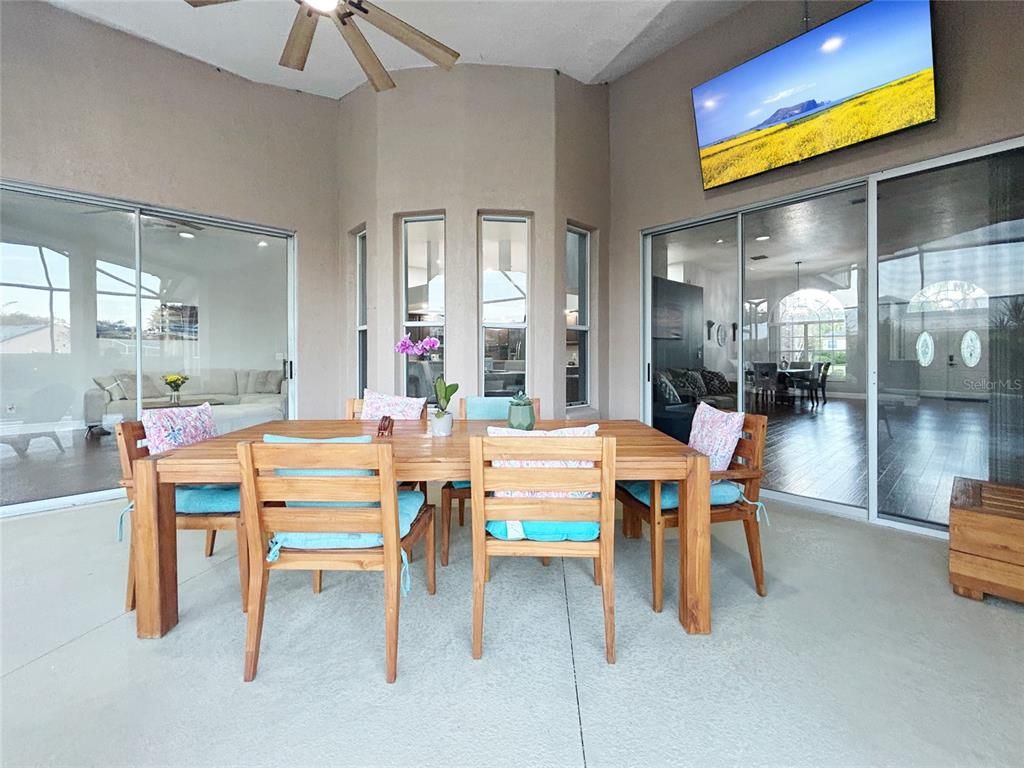 Dining room, Interior, Recessed Lighting