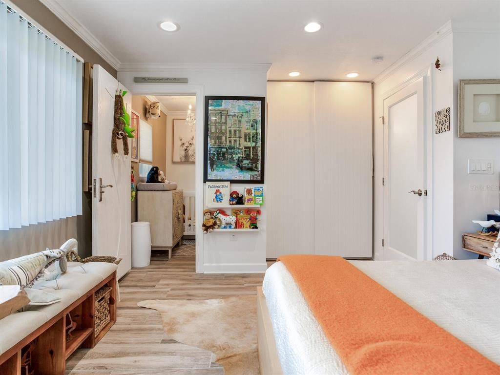 Interior, Recessed Lighting, Wood Texture Flooring