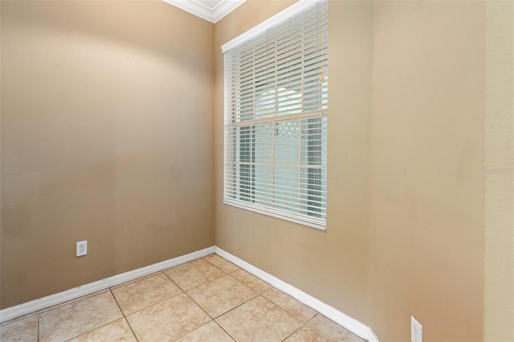 Empty room, Interior