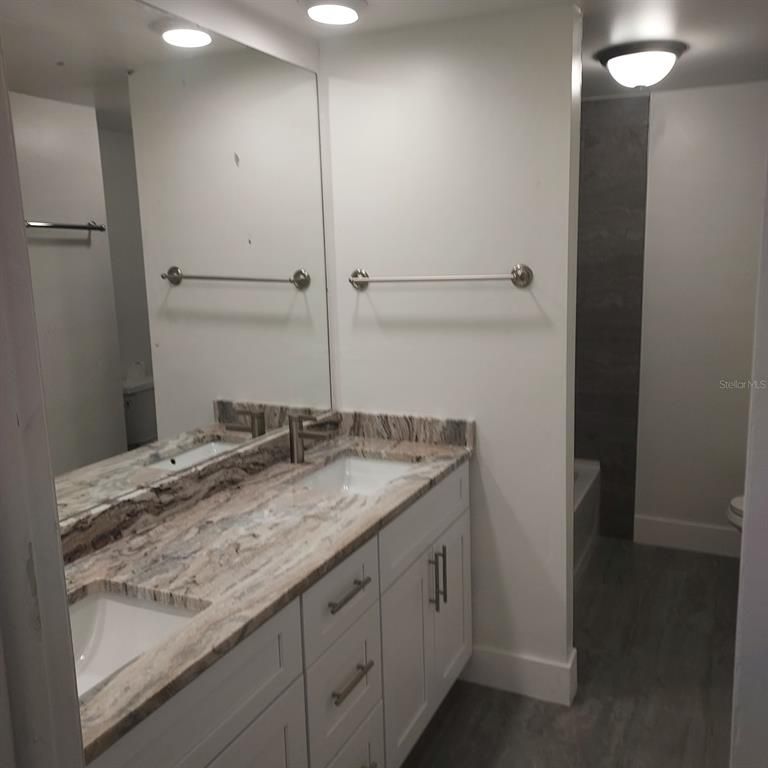 Bathroom, Dual Sink Vanities, Interior, Recessed Lighting