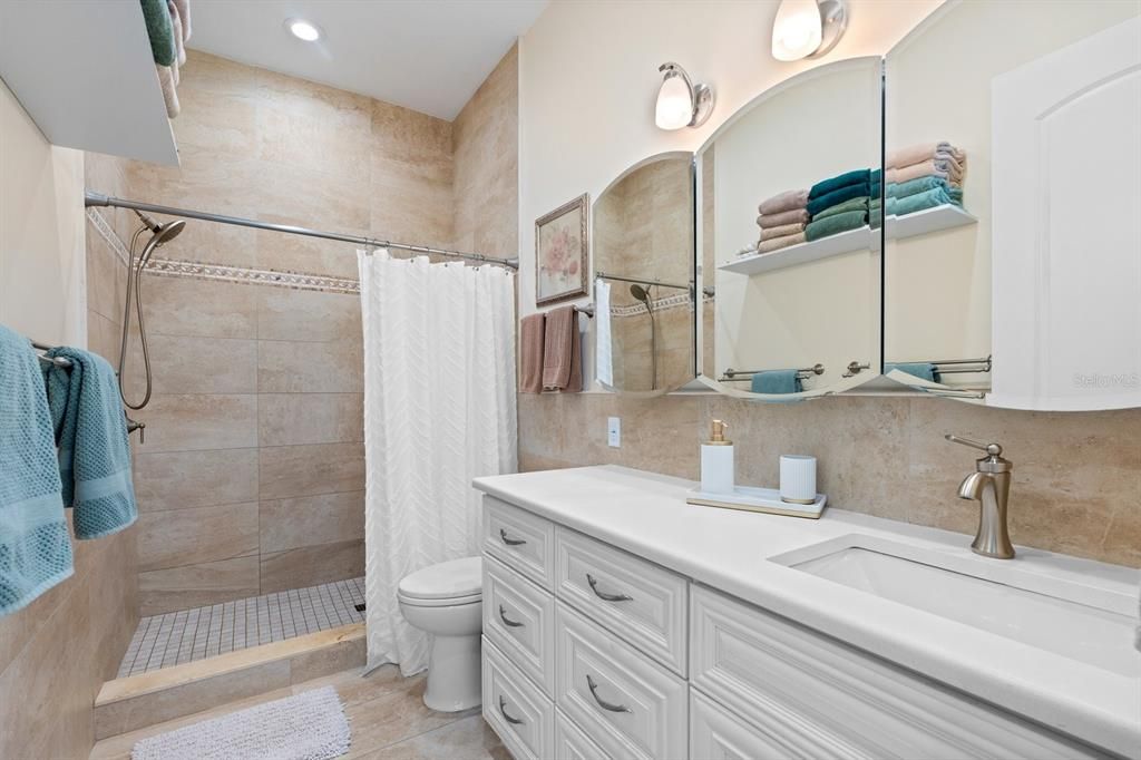 Bathroom, Dual Sink Vanities, Interior, Recessed Lighting