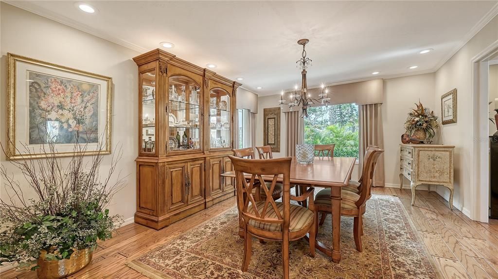 Chandelier, Dining room, Interior, Recessed Lighting, Wood Texture Flooring