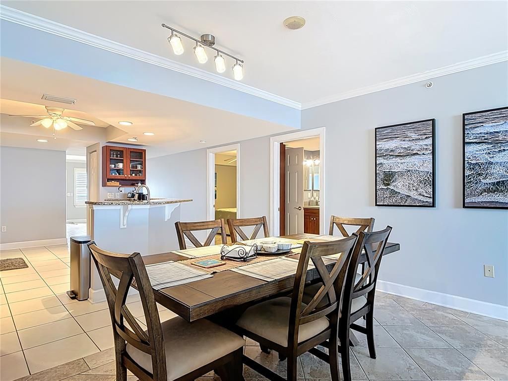 Dining room, Interior, Recessed Lighting