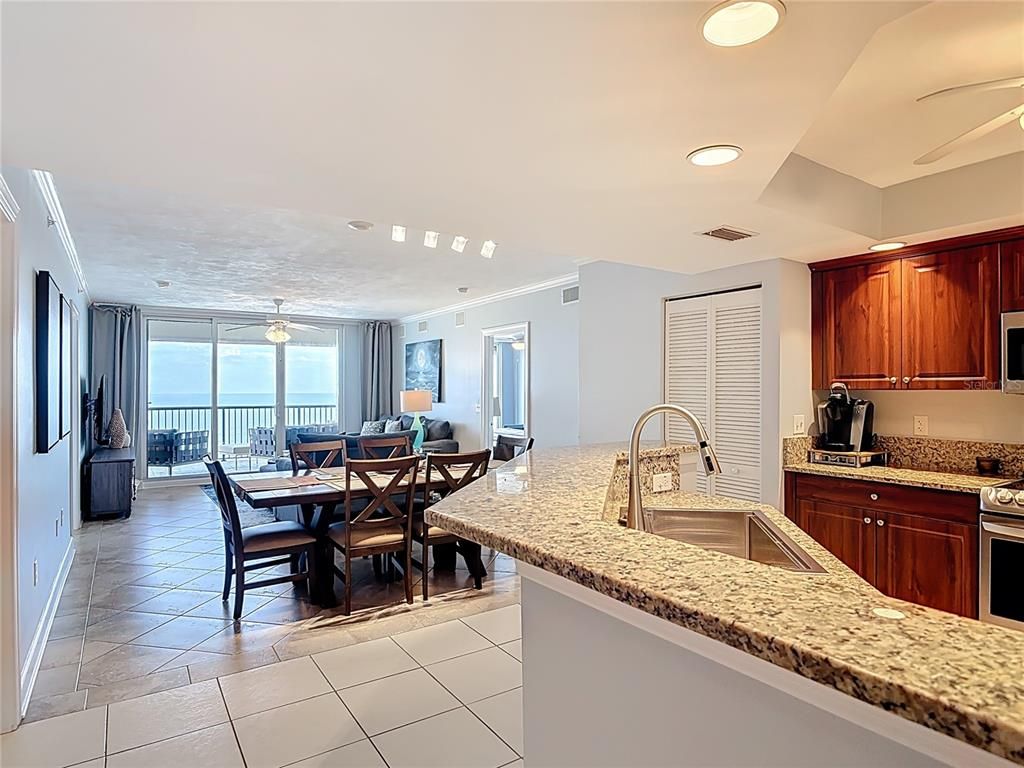 Dining room, Interior, Kitchen, Recessed Lighting