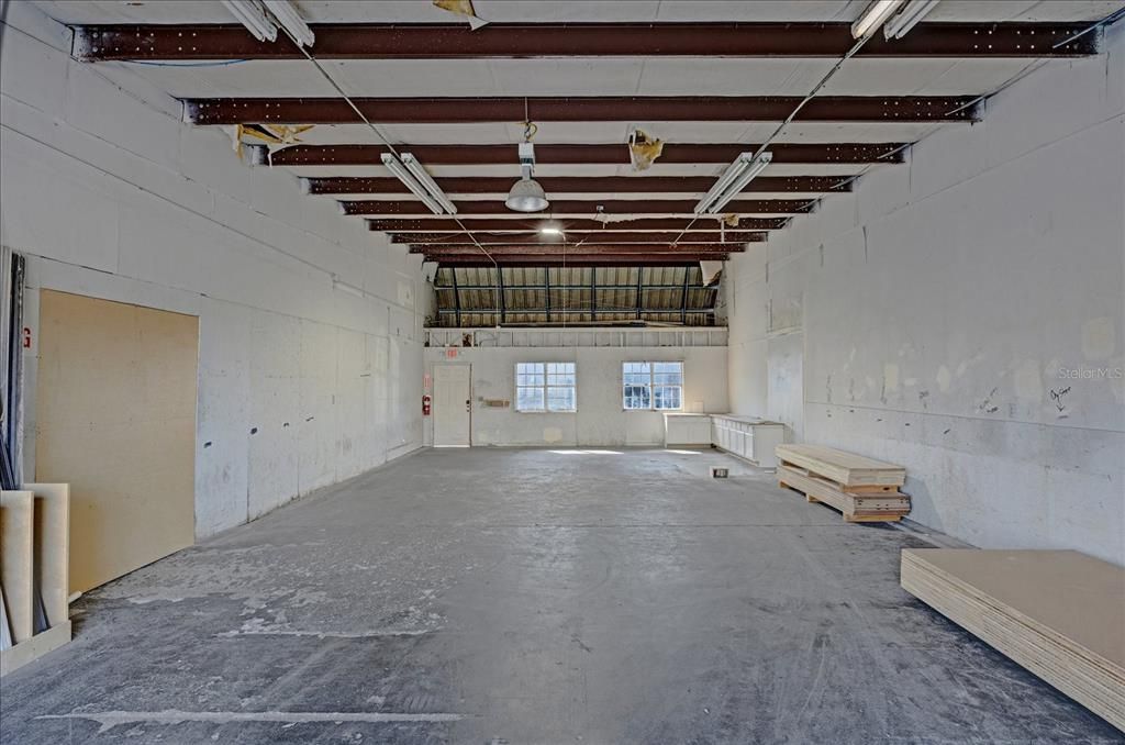 Garage, Interior, Wooden Beams