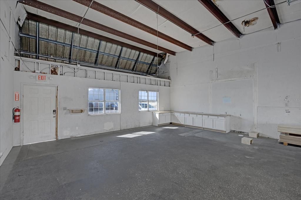 Garage, Interior, Wooden Beams