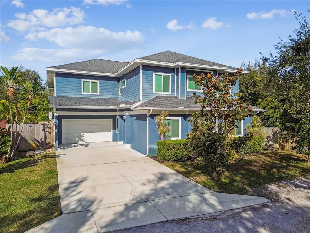 Attached, Exterior, Facade, Split Level