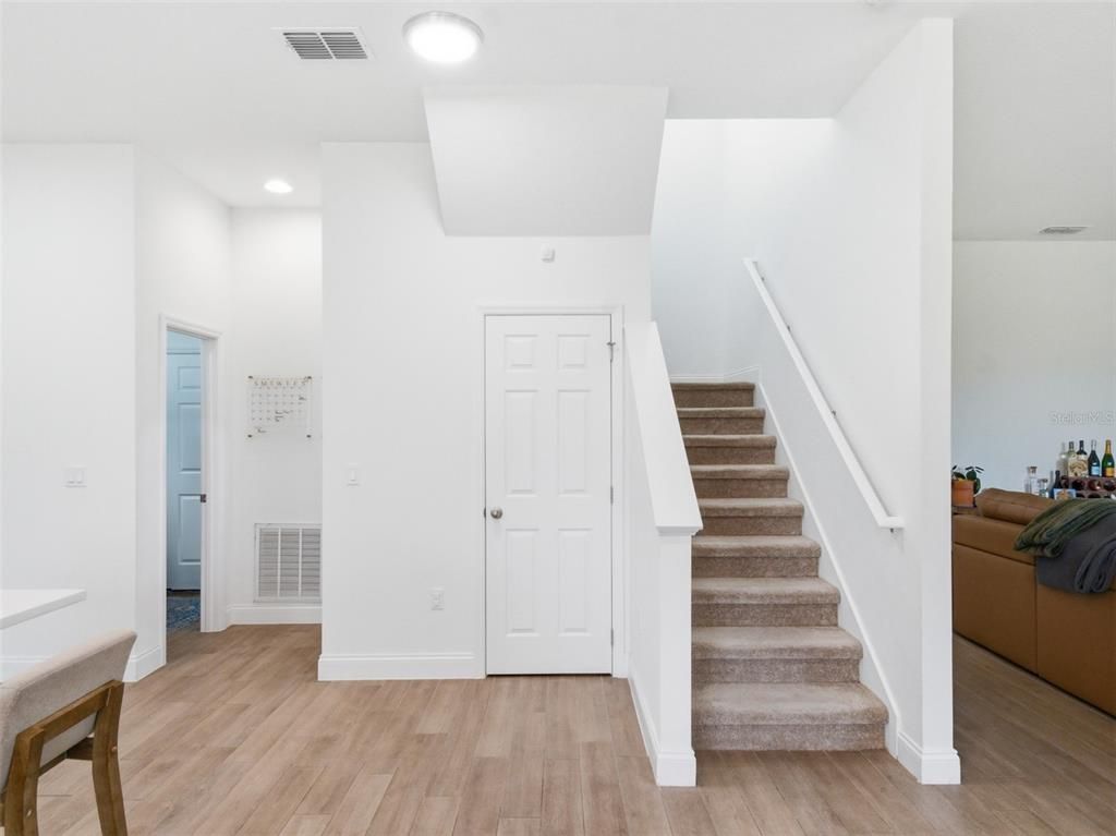 Interior, Recessed Lighting, Wood Texture Flooring