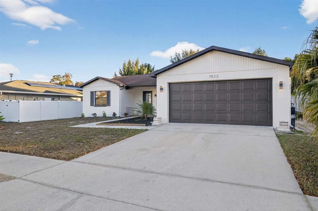 Attached, Exterior, Facade, Ranch