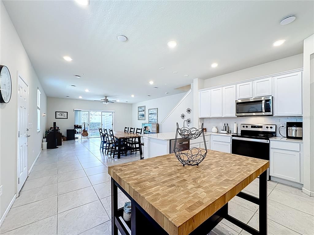 Dining room, Interior, Kitchen, Recessed Lighting, Stainless Steel Appliances