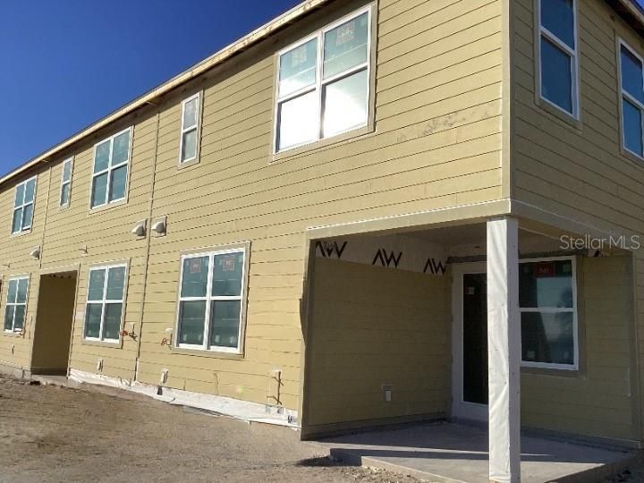 Attached, Exterior, Facade, None