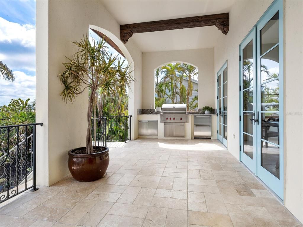 Exterior, Outdoor Kitchen