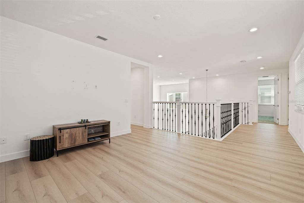 Interior, Recessed Lighting, Wood Texture Flooring
