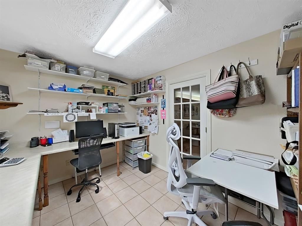 Home Office, Interior