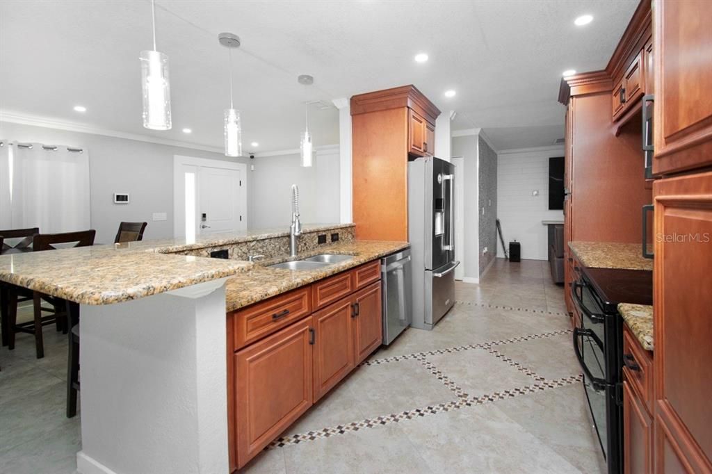 Dining room, Interior, Kitchen, Pendant Lights, Recessed Lighting, Stainless Steel Appliances