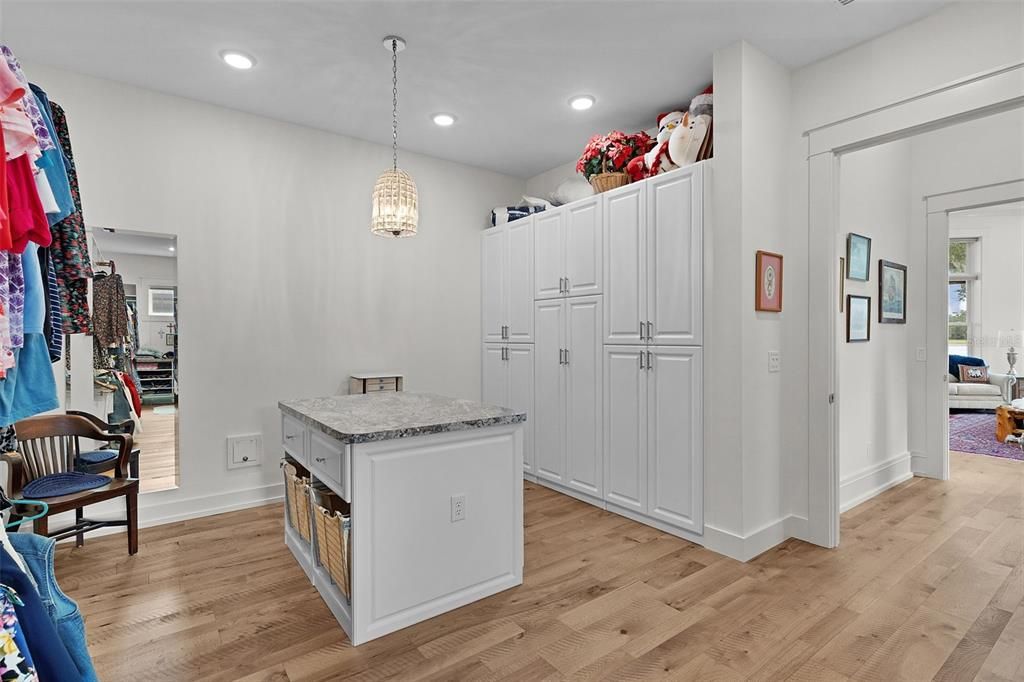 Interior, Pendant Lights, Recessed Lighting, Wood Texture Flooring
