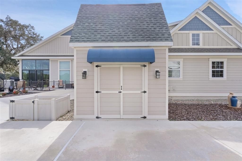 Attached, Exterior, Facade, Farmhouse