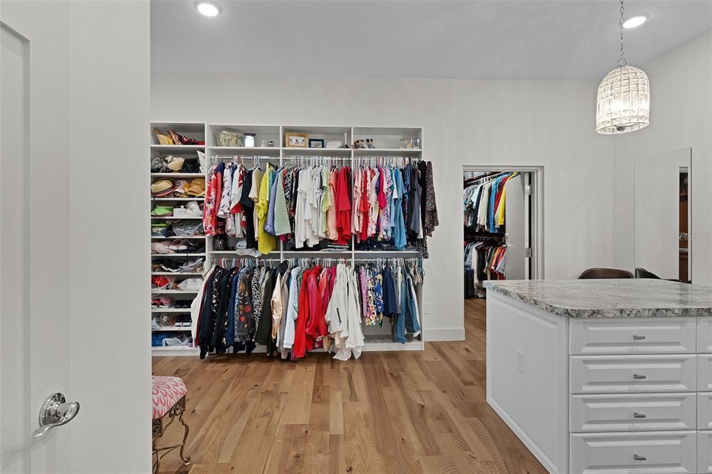 Interior, Pendant Lights, Recessed Lighting, Walk-in Closets, Wood Texture Flooring