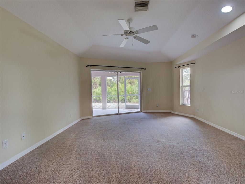 Empty room, Interior, Recessed Lighting