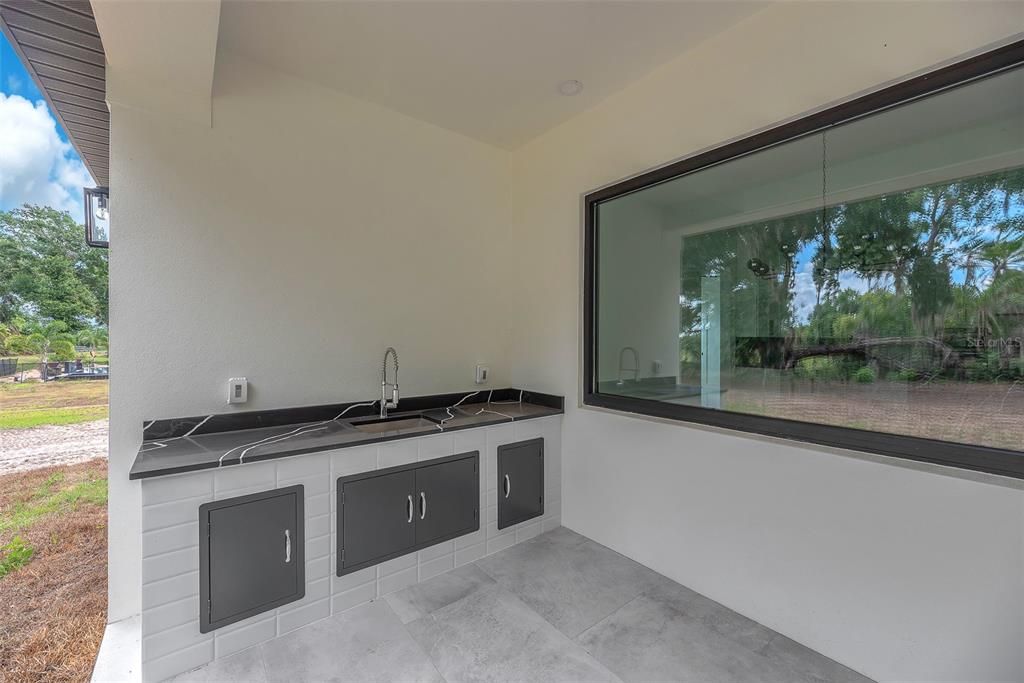 Exterior, Outdoor Kitchen