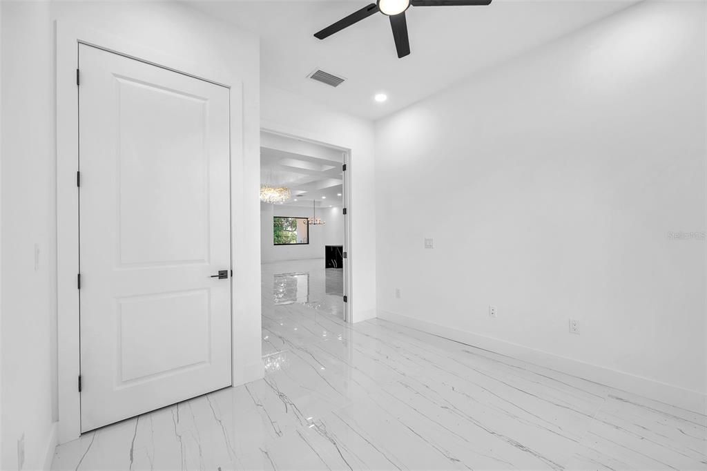 Empty room, Interior, Marble, Recessed Lighting