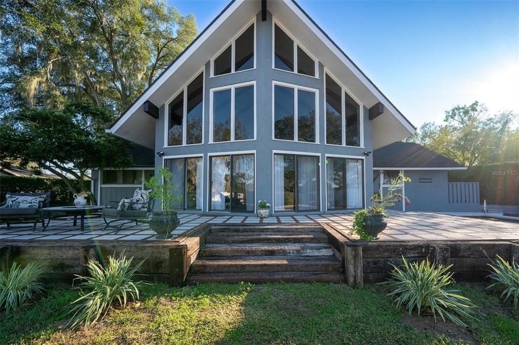 Exterior, Facade, Modern