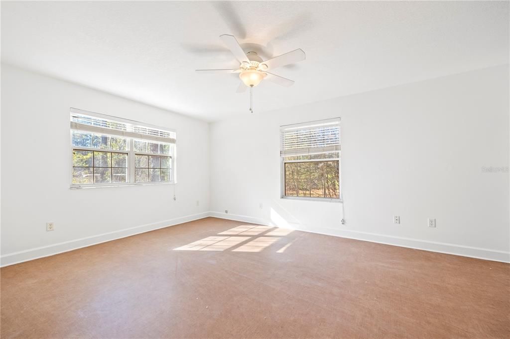 Empty room, Interior