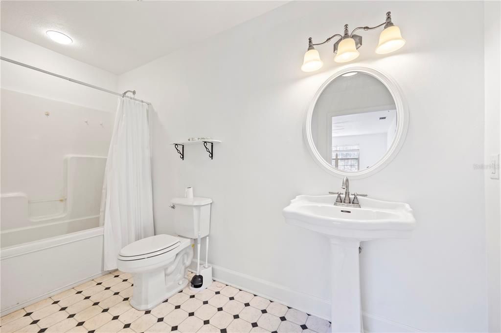 Bathroom, Interior, Recessed Lighting