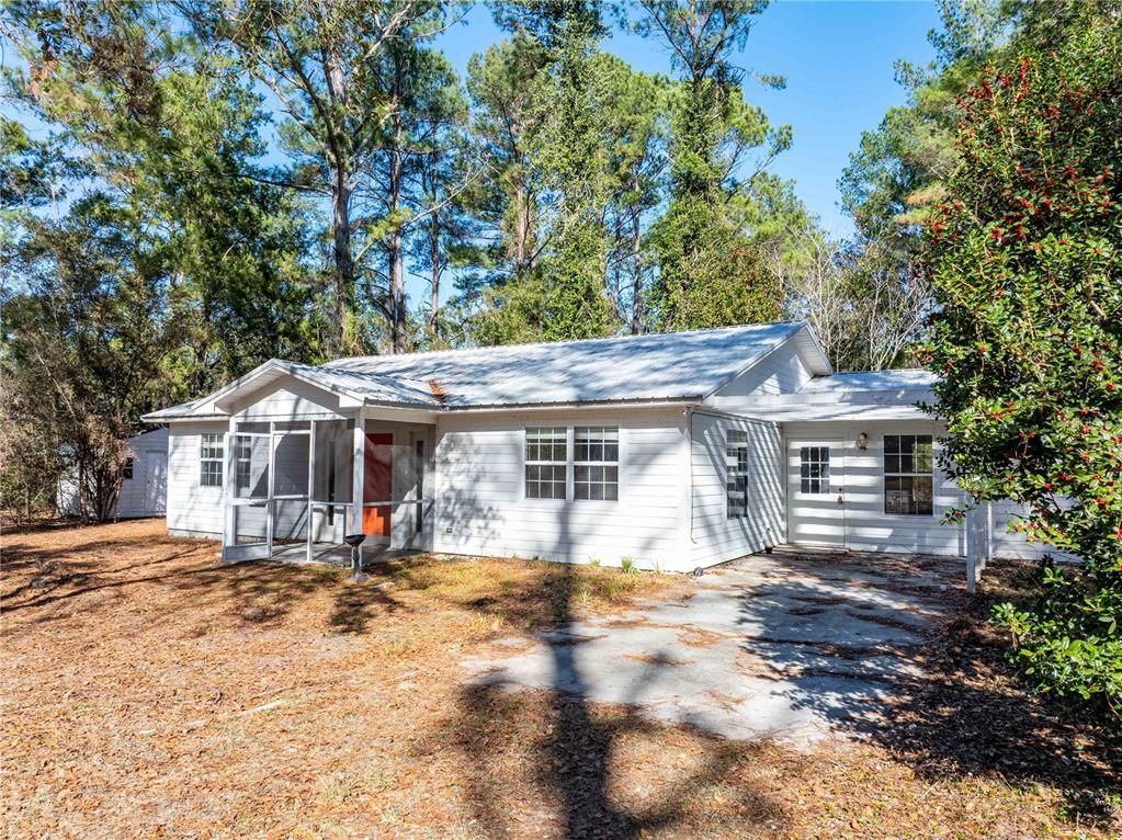 Exterior, Facade, Ranch