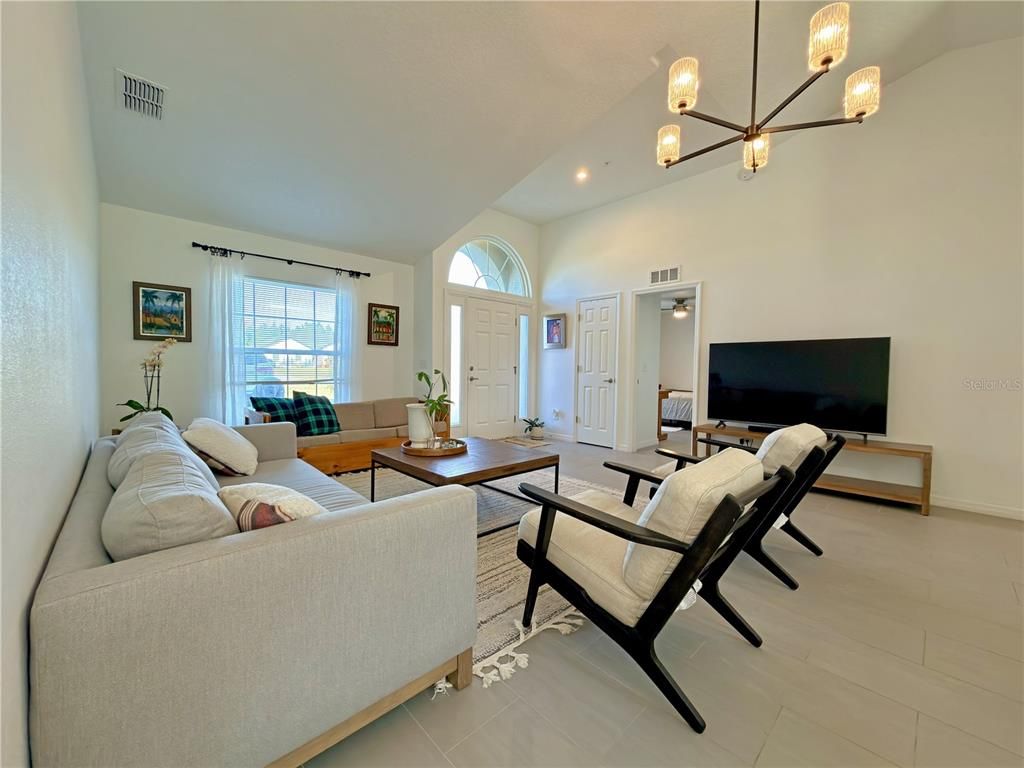 Interior, Living room, Pendant Lights, Recessed Lighting