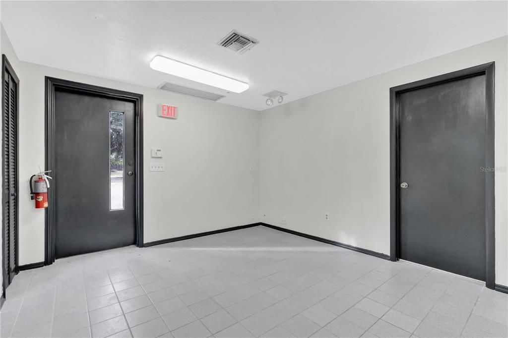 Elevator, Empty room, Interior