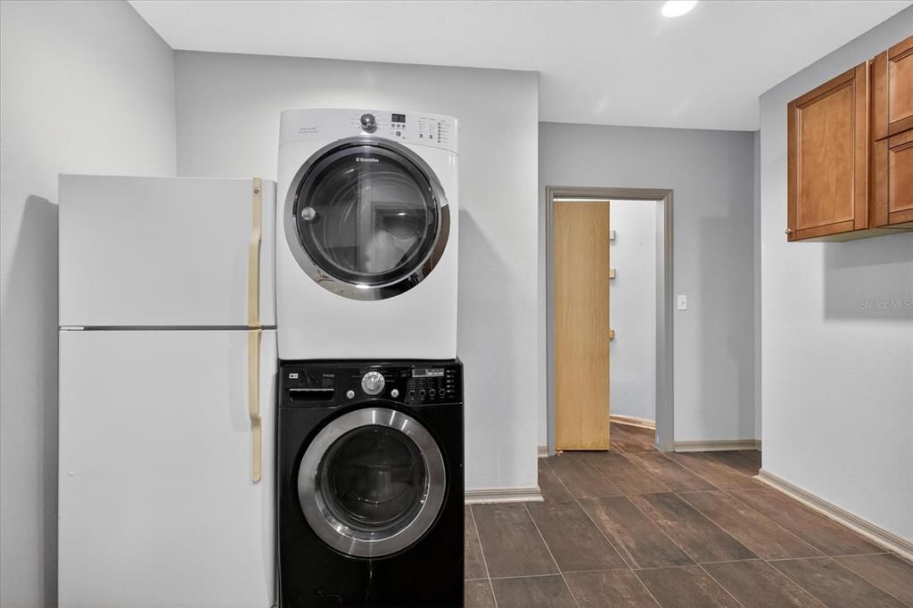 Interior, Recessed Lighting, Utility Closets, Washer, Wood Texture Flooring