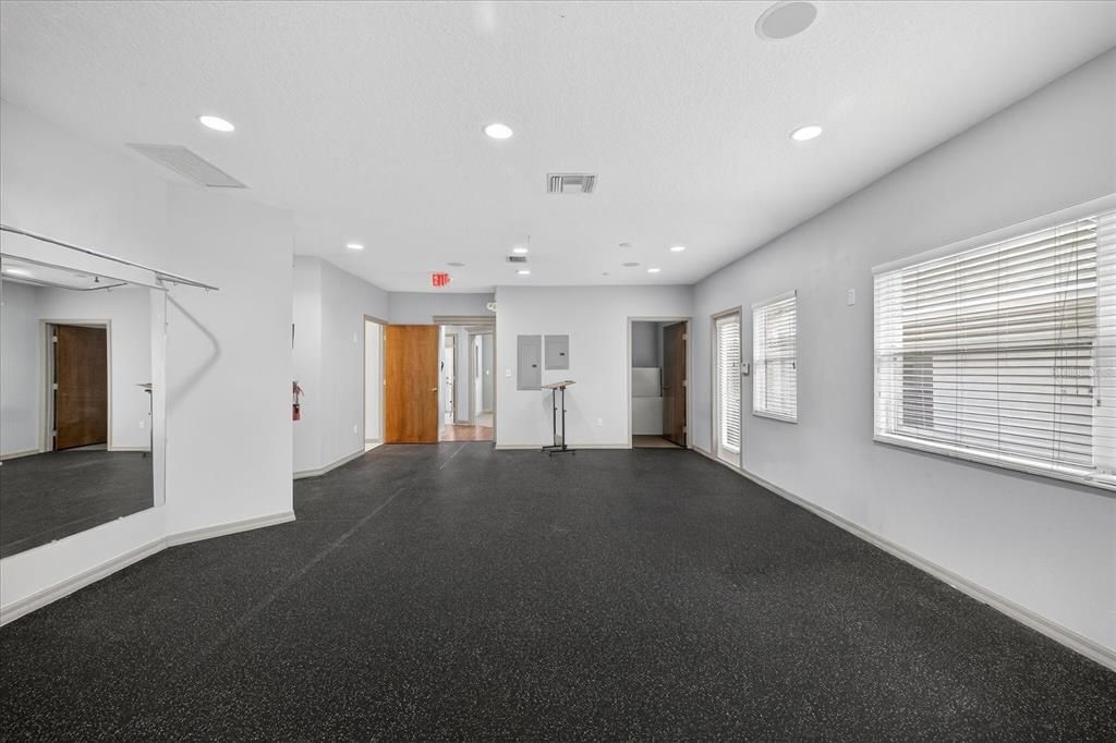 Empty room, Interior, Recessed Lighting
