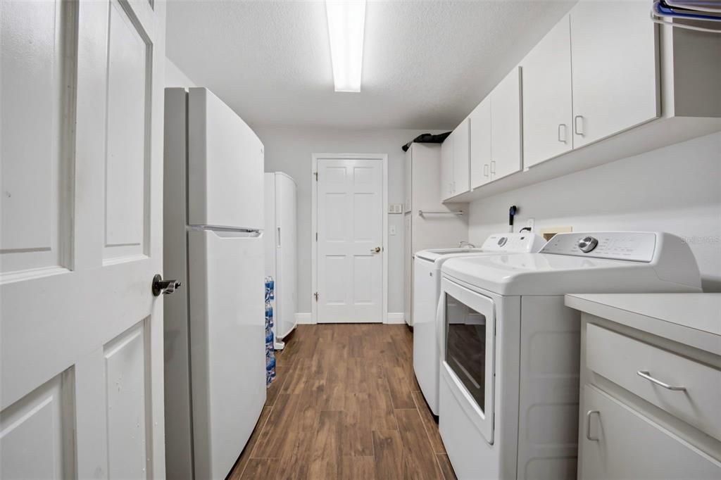 Interior, Washer, Wood Texture Flooring